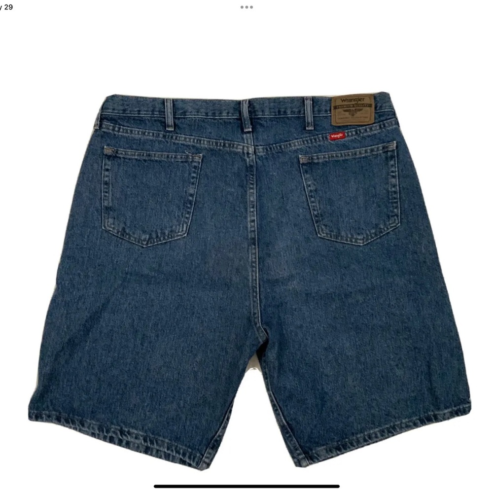 Wrangler Relaxed Fit Medium Wash Denim Jean Shorts
100% Cotton
Size 42